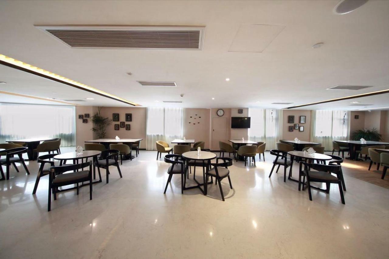 האיקו 锦江都城酒店海南省政府日月广场免税店 מראה חיצוני תמונה